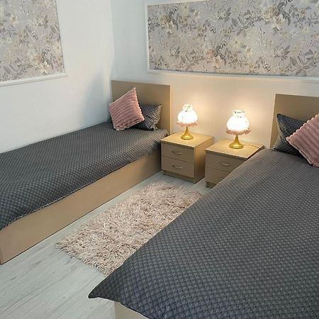 Sara Apartament Лугож Экстерьер фото